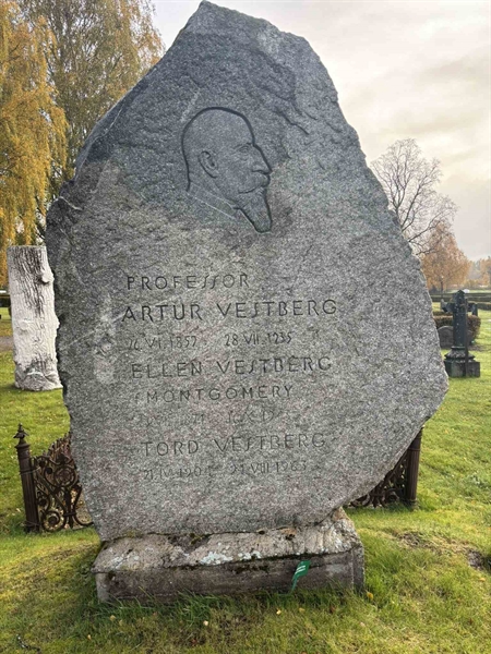 Gravnummer: 551 J   524A