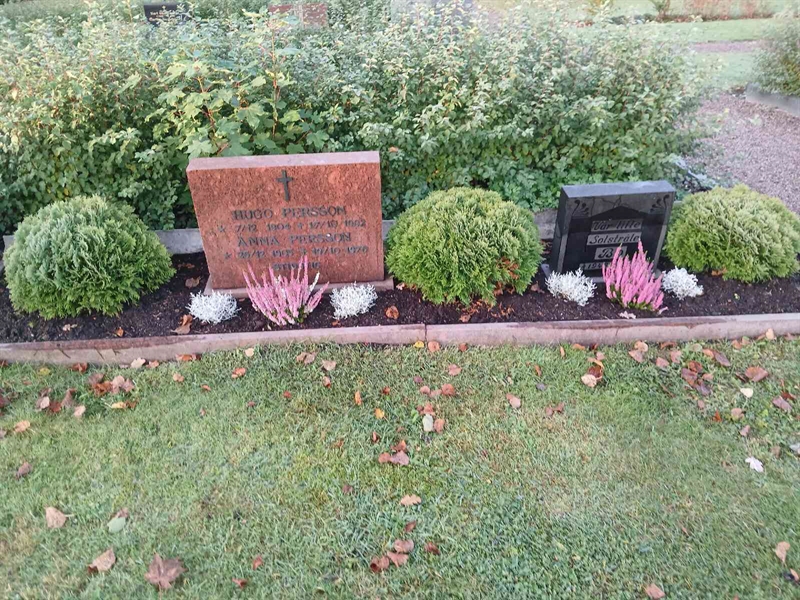 Grave number: ÖL 2 01   154-156