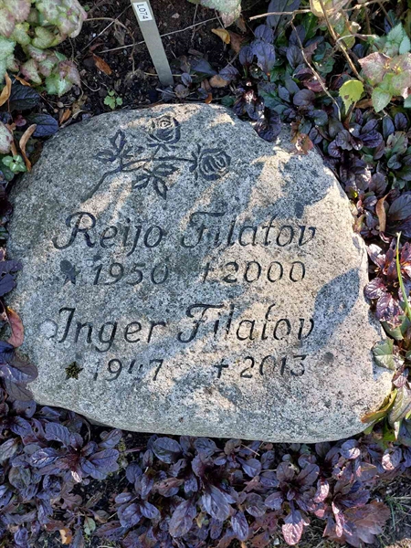 Hautatunnus: 1 L   074