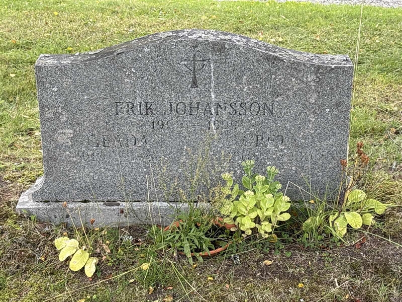 Grave number: IN 27   370