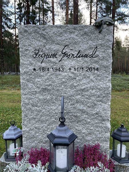 Grave number: 3 8    12