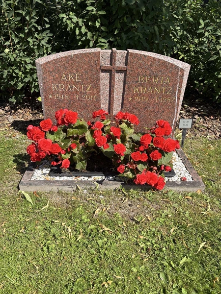Grave number: 1 B1    71-72