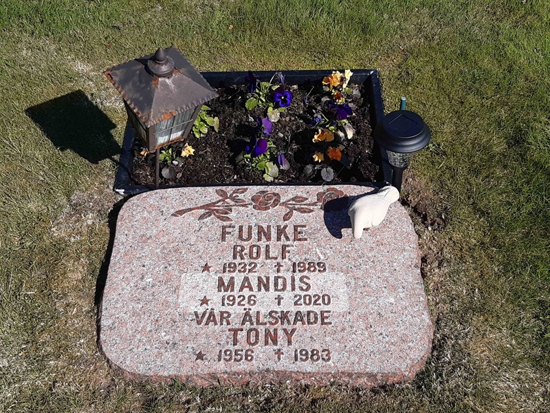 Grave number: KA 03   106-108