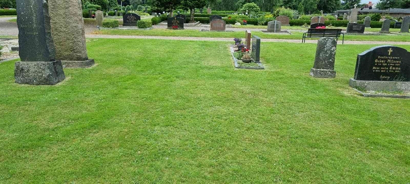 Grave number: LM 1 14  004