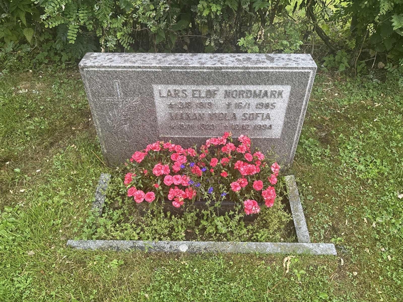 Grave number: 002 2   568
