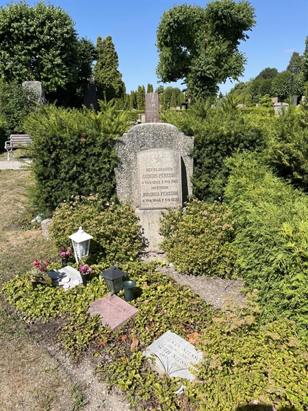 Grave number: NK V    56