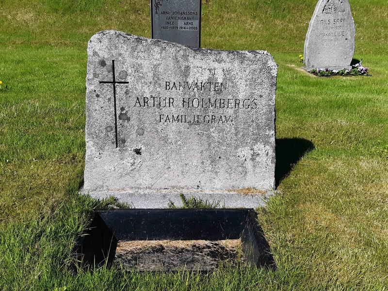 Grave number: KA 09   126-127