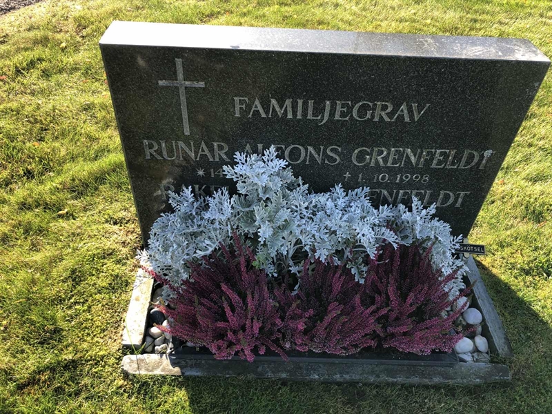 Grave number: KUNG  3784-3785