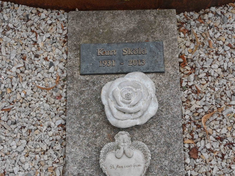 Grave number: SNK M     5