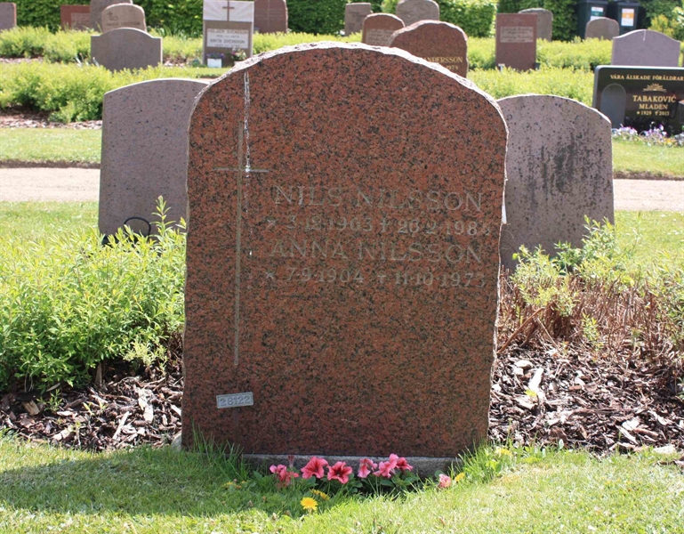 Grave number: Ö 28   197, 198