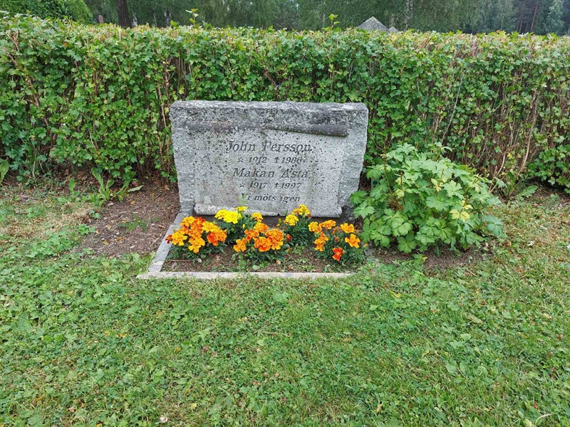 Grave number: FÖ 1    69, 70