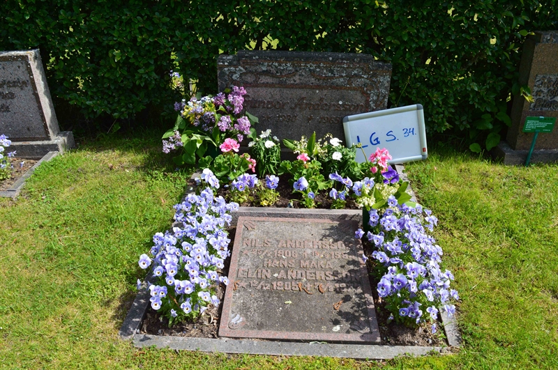Grave number: LG S    34