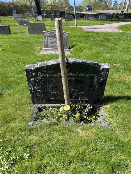 Grave number: 3 Ga 02    70-71
