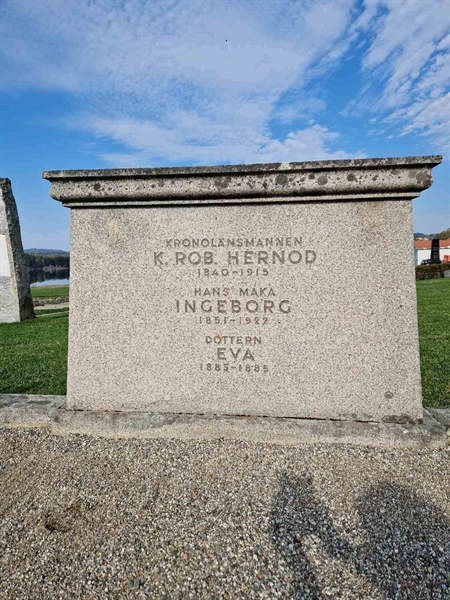 Grave number: 501 02 244-246