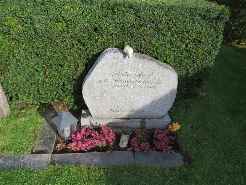 Grave number: 1 08   71