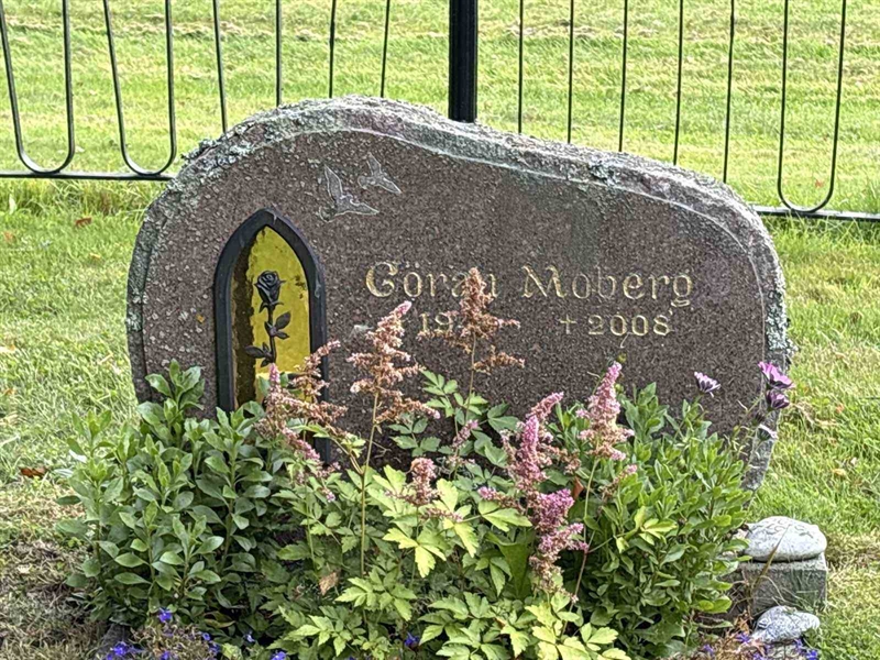 Grave number: IN 33    25-26
