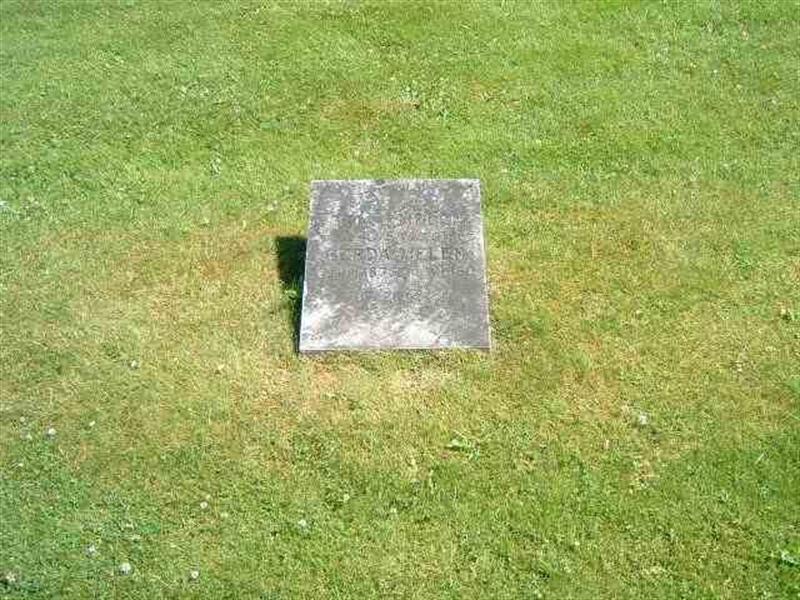Grave number: 01 B    32, 33
