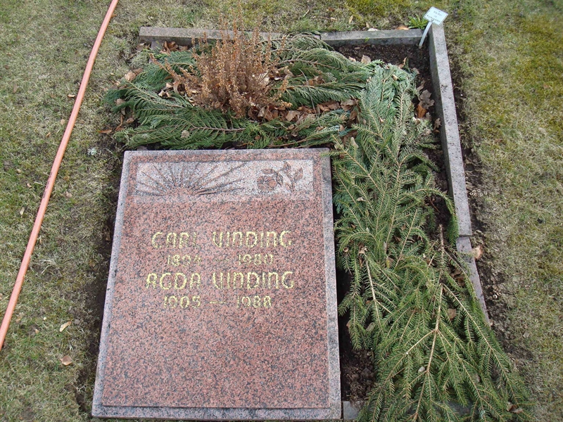 Grave number: KU 10     3, 4