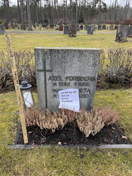 Grave number: 04 03    42-43