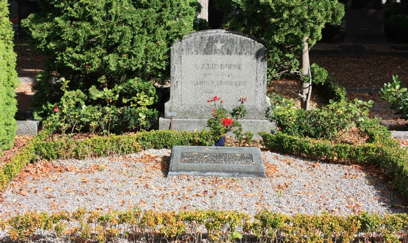 Grave number: Ö 18i   137, 138