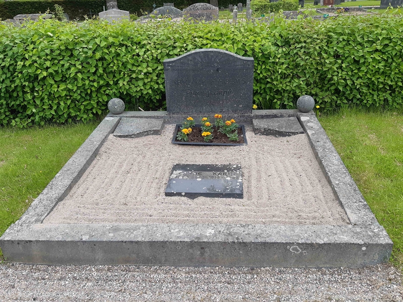 Grave number: NO 25    38