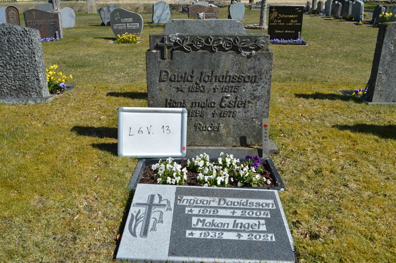 Grave number: LG V    13