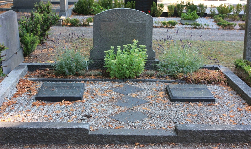 Grave number: Ö 21i   127, 128