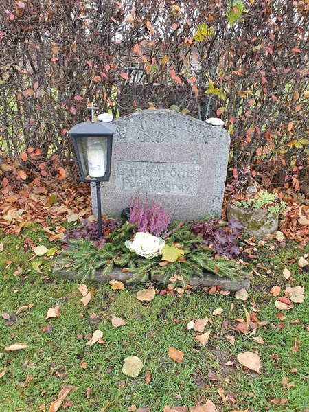 Grave number: D G 4   379