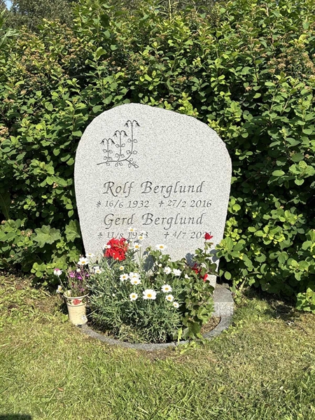 Grave number: 1 F1    24-25
