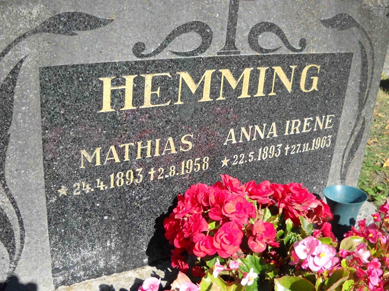 Grave number: 3 MB 18 49-50