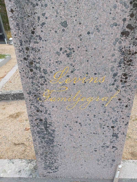 Grave number: JÄ 1 A 1756, 1757, 1758