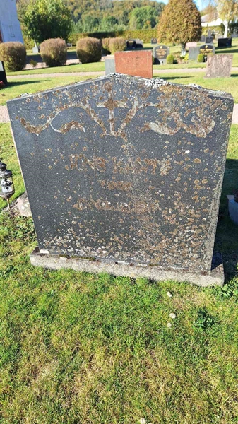 Grave number: VN D    21-23