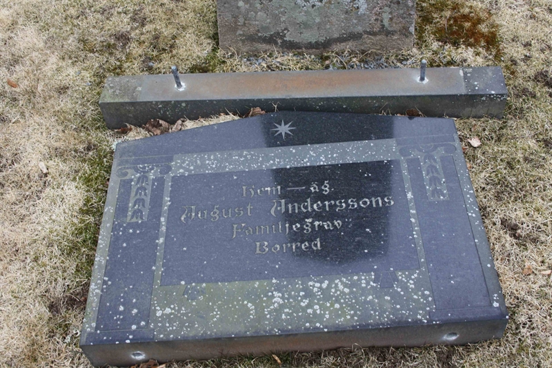 Grave number: Hk 8     9