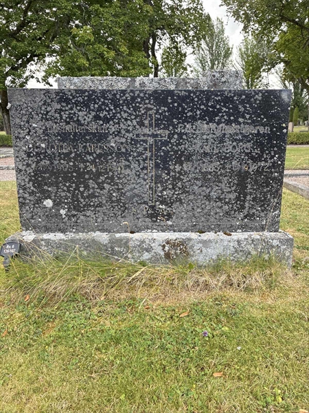 Grave number: 33 6   136-137