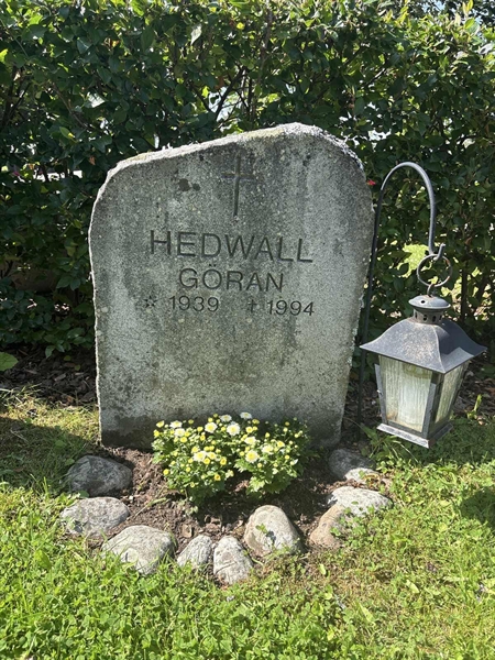 Grave number: H 9   185