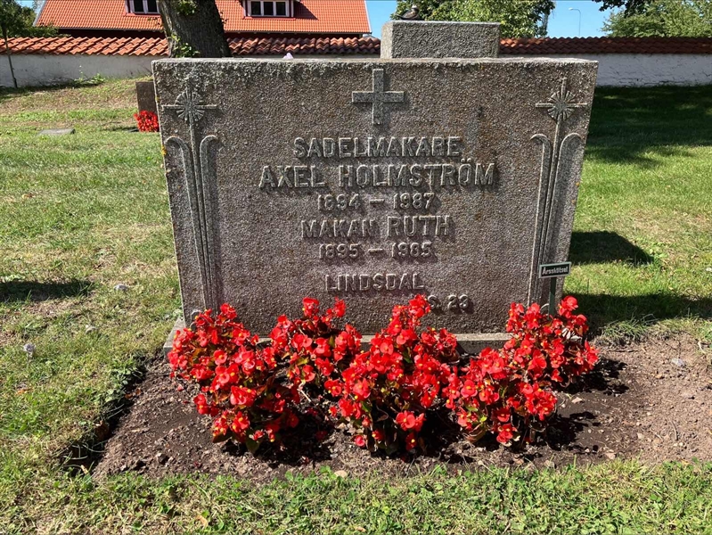 Grave number: 1 8   454-456