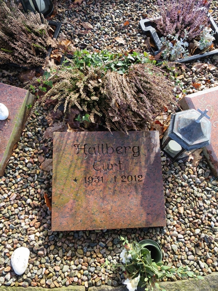 Grave number: HNB IV    35