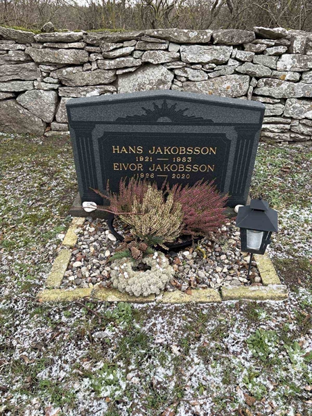 Gravnummer: LE    33, 34