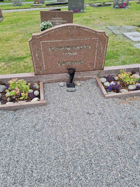 Grave number: F 04   297, 298