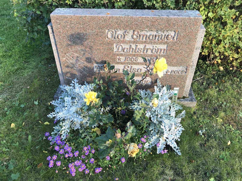 Grave number: ÅR B   339, 340