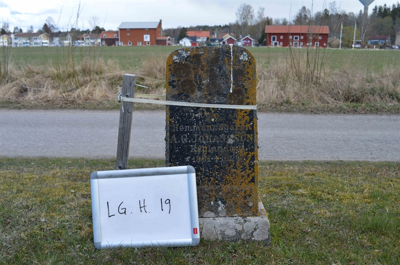 Grave number: LG H    19