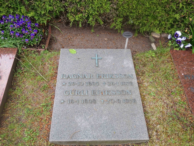 Grave number: HÖB N.UR   267