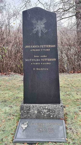 Grave number: M G 14 129-130