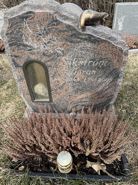 Grave number: R 4U 5