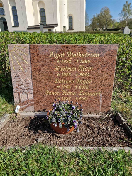 Grave number: 501 03 304-306