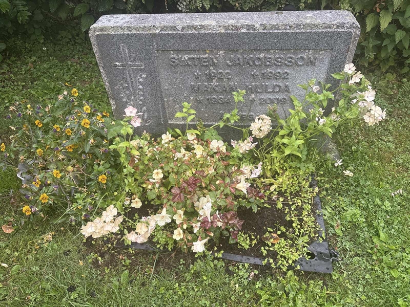 Grave number: 002 2   589