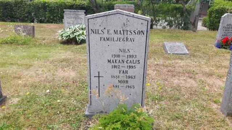 Grave number: 1 1   964