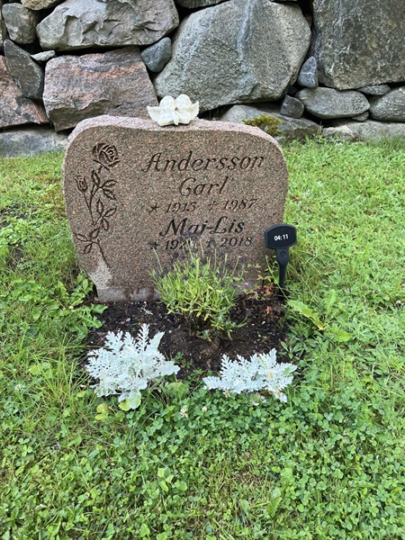 Grave number: 1 04    11
