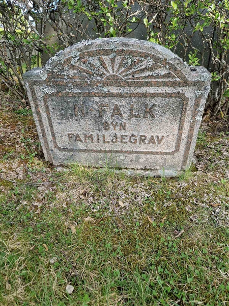 Grave number: 501 21 4011-4014