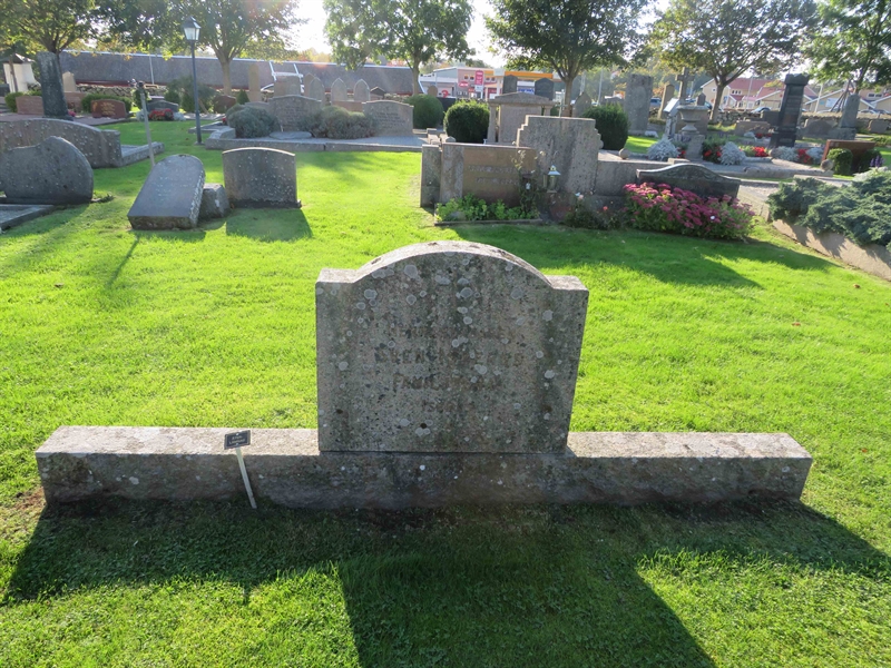 Grave number: 1 05   38